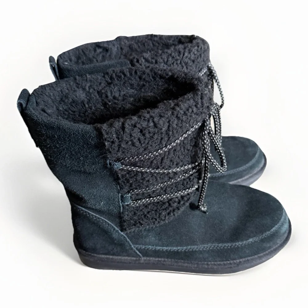 Koolaburra by UGG Michon Short Black Sherpa Boots Kids 4‎ Fits Women's 6